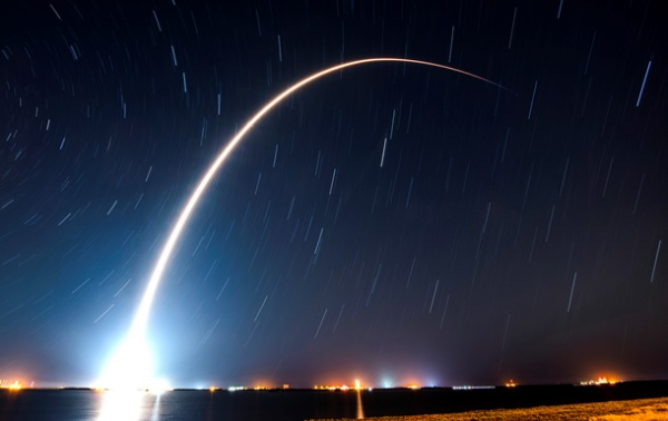 SpaceX запускает первую партию спутников Starlink второго поколения