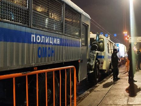 "Смени памперс, ботокс". В Петербурге задержали несколько десятков участников пикета в поддержку Навального