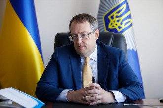     Геращенко назвал сторонников Стерненко "нацистами" и "скинхедами"    