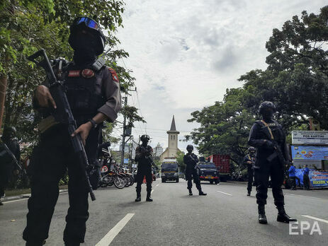 В Индонезии двое смертников подорвались около католической церкви