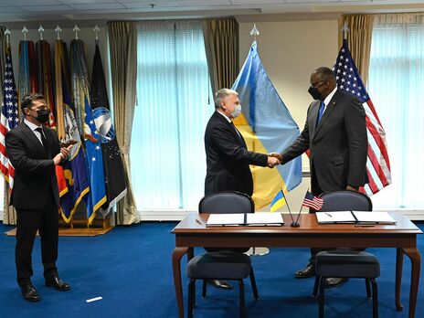Министры обороны Украины и США подписали соглашение о проектах в сфере исследований