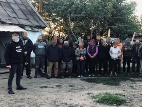 На территории агропредприятия в трудовом рабстве удерживали 120 человек &ndash; прокуратура Киева