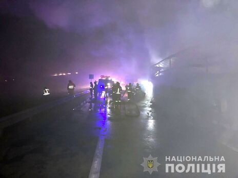 На трассе Киев – Одесса столкнулись пять автомобилей. Есть погибшие, движение ограничено – полиция