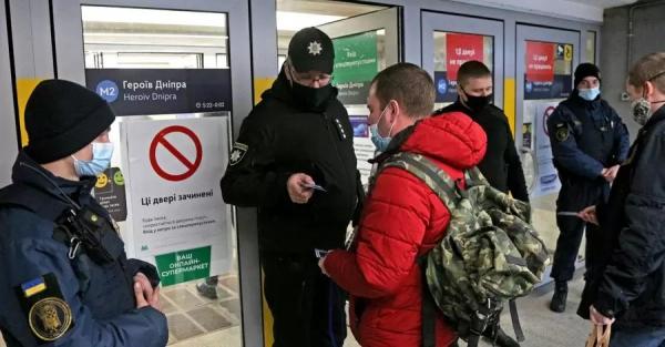 Киев оставит ограничения в ТРЦ и общественном транспорте даже в желтой зоне: COVID-сертификат обязателен - 