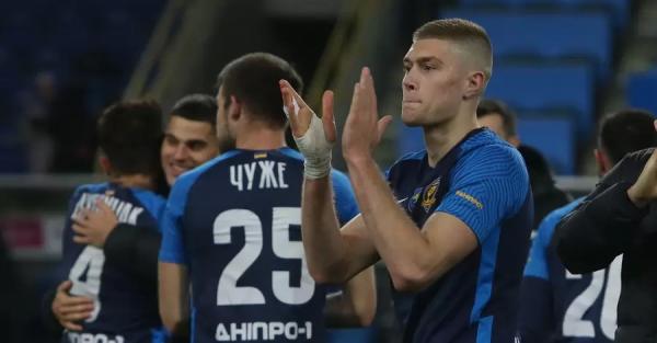 Артем Довбик стал лучшим футболистом года в Украине по версии игроков и тренеров УПЛ - 