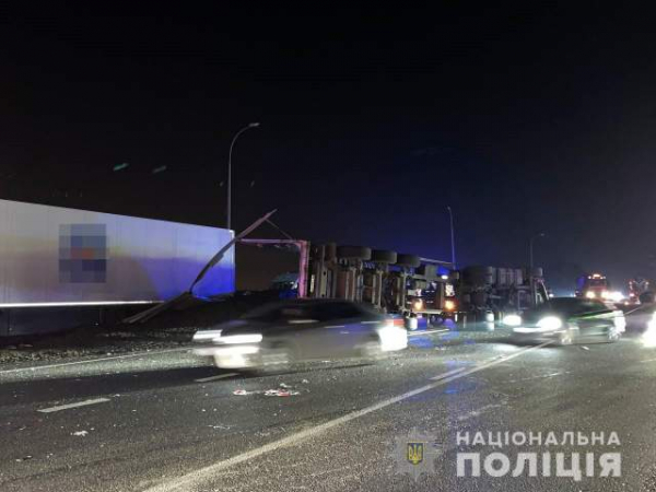 Грузовик раздавил такси в Харькове: водитель фуры был нетрезвый