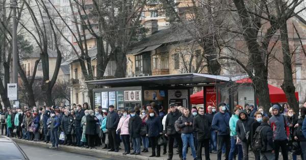 Желтая зона карантина в Украине резко увеличилась: туда вошли Киев и восемь регионов - 