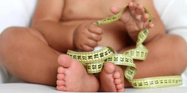Виноваты родители: названа неожиданная причина детского ожирения
