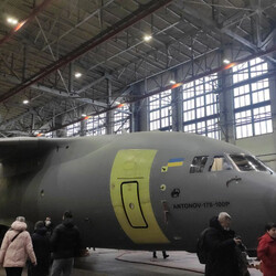 В Киеве представили военно-транспортный самолет нового поколения Ан-178 - 