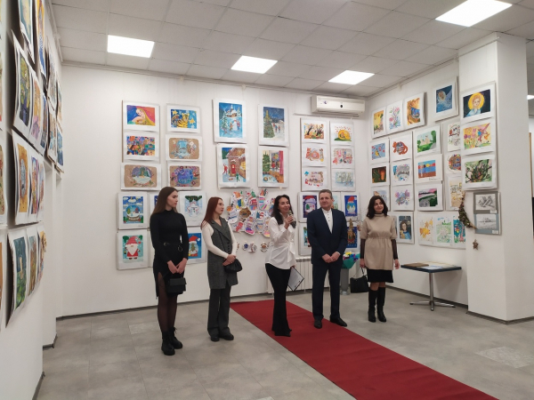В Измаиле открылась «Рождественская сказка»: в картинной галерее выставили более 180 детских работ