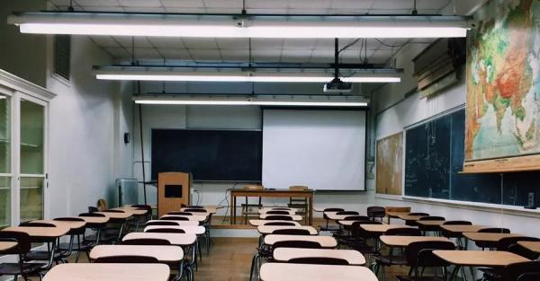 Школы Херсонской области переводят на дистанционное обучение - 