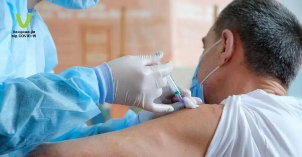 На прививку бустерной дозой COVID-вакцины в Украине уже можно записаться онлайн - 