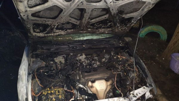 В Аккермане неизвестные облили горючим и сожгли элитную иномарку: пострадало еще два автомобиля