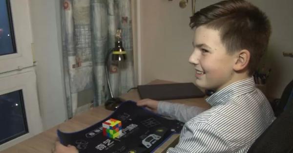 Черкасский шестиклассник собирает кубик-рубик за 16 секунд и знает 250 комбинаций его сборки - 