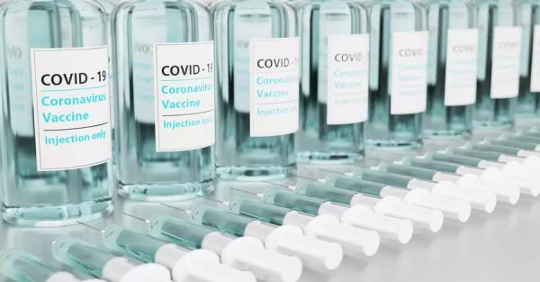 В Украине утилизируют почти 600 тысяч доз вакцин от COVID - 