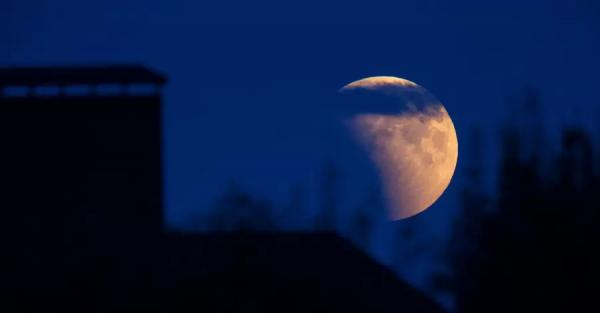 Астрологи назвали самое опасное затмение 2022 года: майская кровавая луна - 