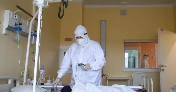 С сегодняшнего дня в Украине начнут отстранять от работы невакцинированны медиков и чиновников - 