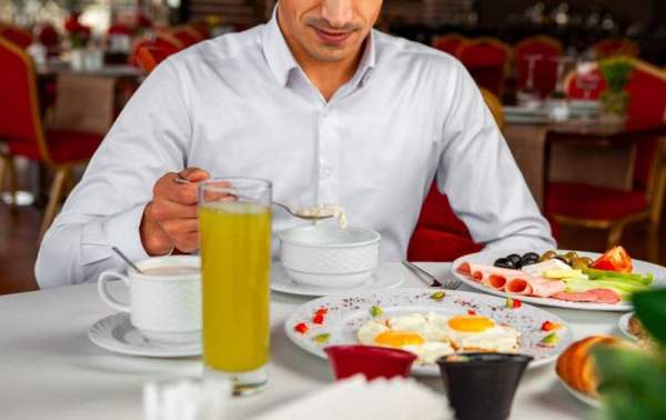 Гастроэнтеролог назвал худший вариант завтрака