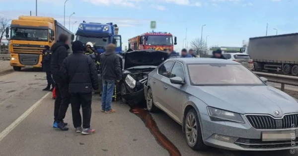 ДТП в Суворовском районе: фура протаранила два автомобиля