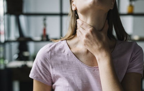Медики напомнили, как правильно лечить больное горло