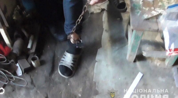 Посадил на цепь: житель Аккермана удерживал в заложниках работника, которого заподозрил в краже (видео)