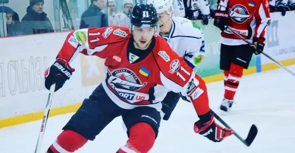 Андрей Денискин украинский хоккеист на год дисквалифицирован за проявление расизма во время матча  
