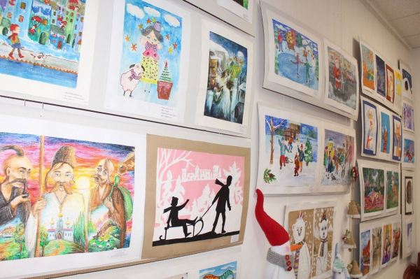 Зимняя палитра: в Измаильской картинной галерее открылась еще одна детская выставка