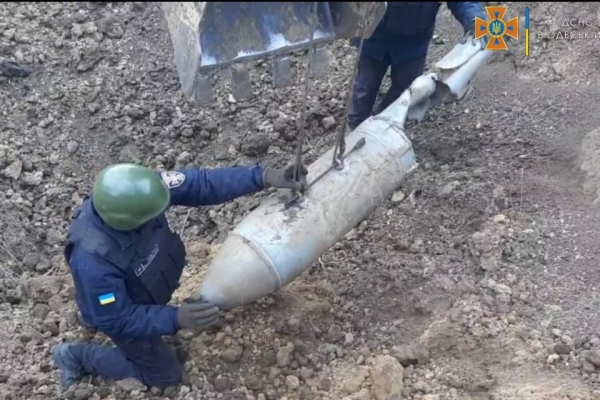 Работают спасатели: возле села Белгород-Днестровского района обнаружили бомбу