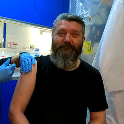 Украинских полярников на Вернадском вакцинировали от СOVID-19 - 