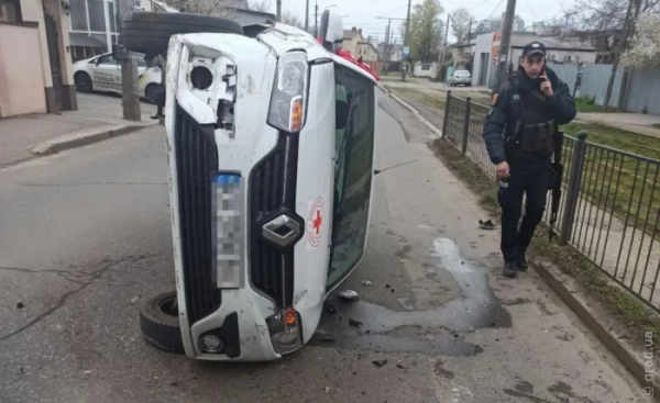 В Киевском районе перевернулся автомобиль