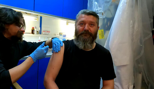 Украинских полярников на Вернадском вакцинировали от СOVID-19 - 