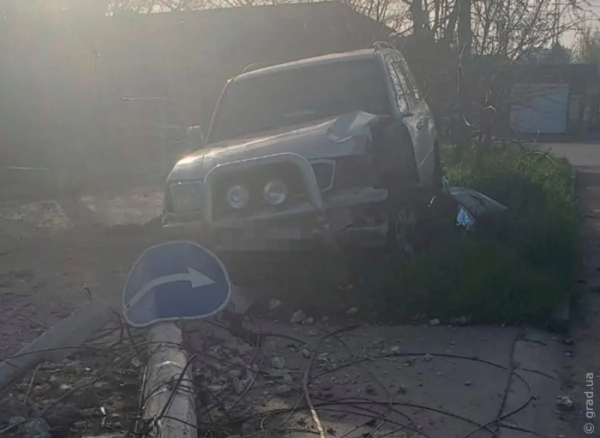 В Одессе нетрезвый водитель протаранил столб