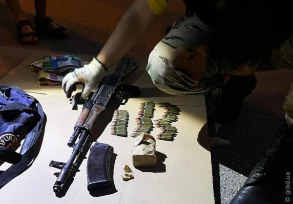 Взорвал гранату во время задержания: в Одессе ловили торговца оружием