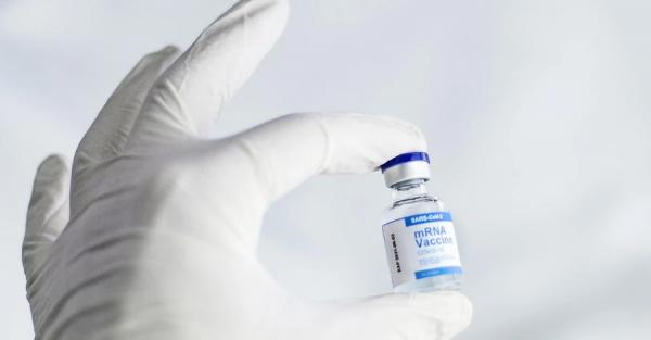 США отправили Украине 500 тысяч доз вакцины от коронавируса - Коронавирус новости