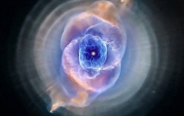 NASA в деталях показало космическую туманность Кошачий глаз