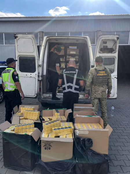 Измаильские пограничники обнаружили контрабанду из 12 тысяч пачек сигарет на полмиллиона гривен