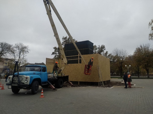 Памятник Суворову в Измаиле получил временное укрытие