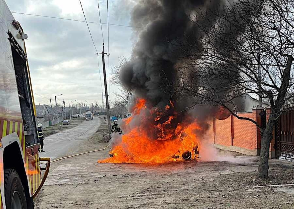 Сгорел за 5 минут: сред бела дня в Измаиле вспыхнул электромобиль