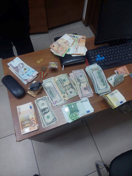 Семейная пара через «Орловку» пыталась вывезти из Украины старинные монеты