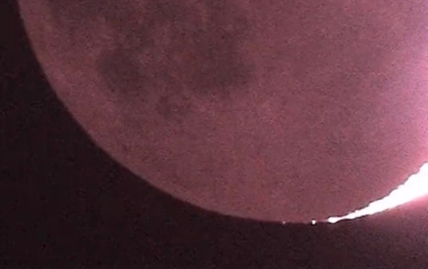 Астроном зафиксировал падение метеорита на Луну