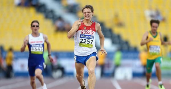 Организация легкой атлетики возобновила членство России, но россиян и белорусов к соревнованиям не допустят  