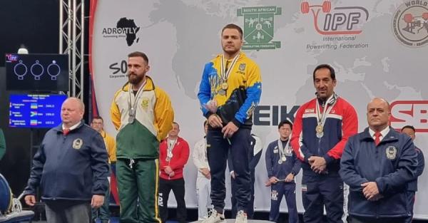 Украинский пауэрлифтер не пожал руку иранцу во время награждения на чемпионате мира  