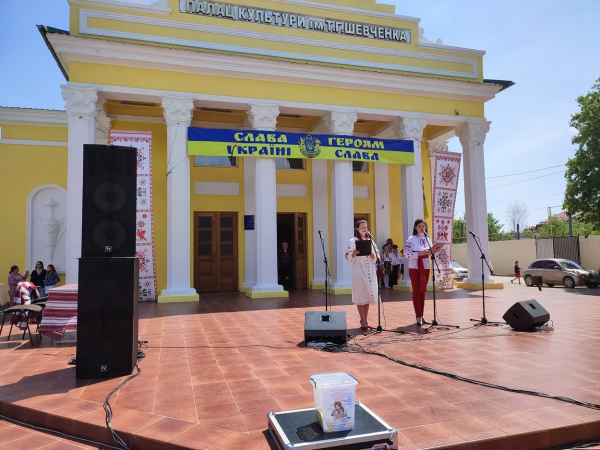 В Измаиле прошла благотворительная ярмарка-концерт: в День вышиванки собирали донаты на ВСУ (видео)