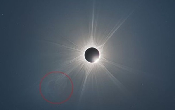 Астрофотографы сделали фото гибридного солнечного затмения