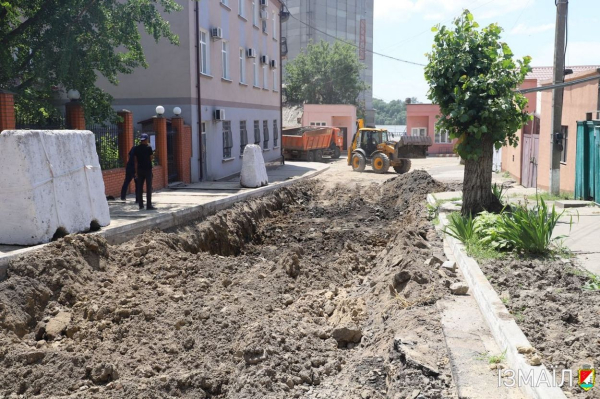 В Измаиле из-за повышенной нагрузки на дороги идет внеплановый ремонт основных магистралей