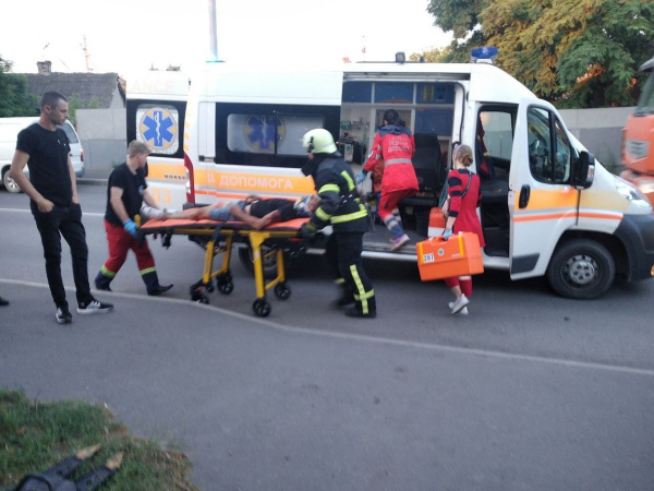 Утреннее ДТП в Измаиле: пострадавших из авто вытаскивали спасатели