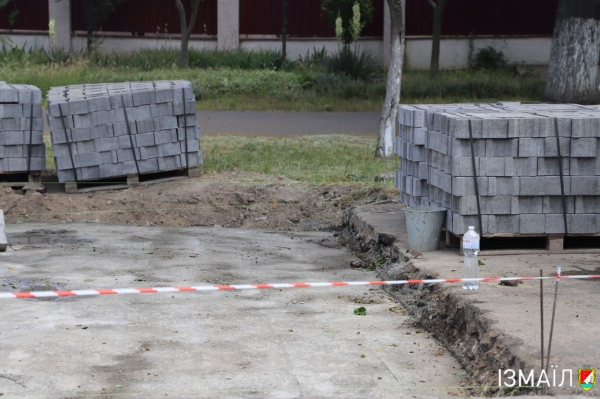 В Измаиле из-за повышенной нагрузки на дороги идет внеплановый ремонт основных магистралей