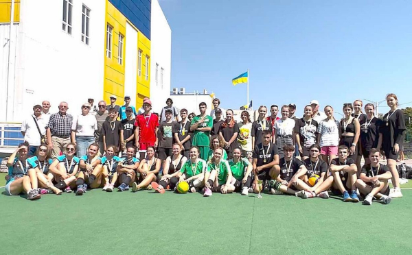 В память о наставниках: в Измаиле соревновались волейболисты (видео)