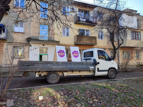 Новоселье под Новый год: в Измаиле бездомыши получили новые кошачьи домики (видео)