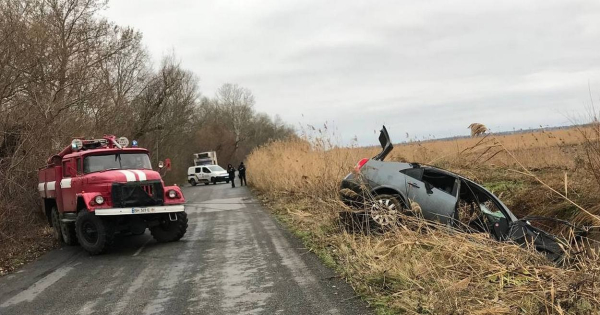 Под Измаилом случилось смертельное ДТП: авто слетело с дороги, погибли два человека